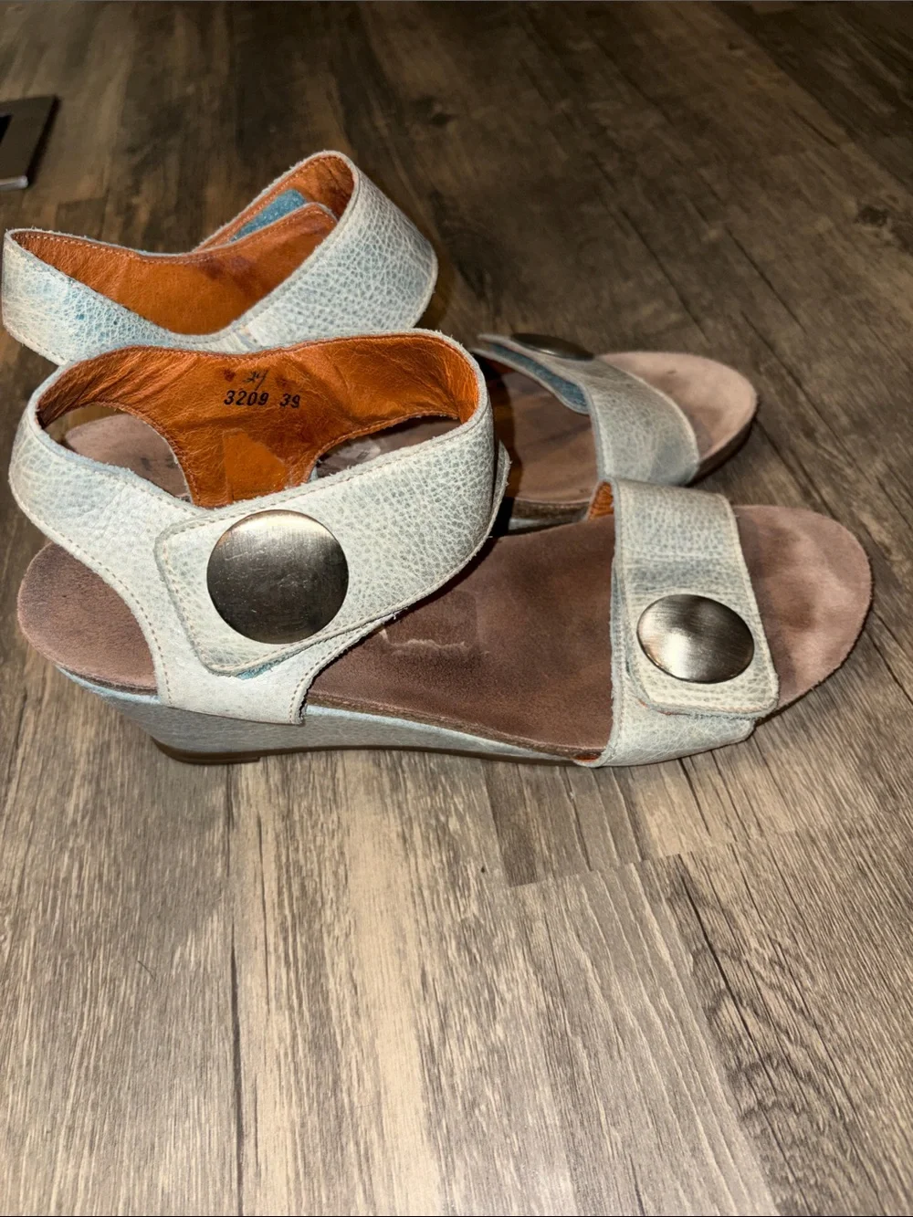 Taos Woman's Carousel 2 Leather  in light blue Wedge Sandals size 8.5 - NEW